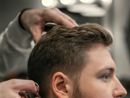 Recorte de barba con tijeras