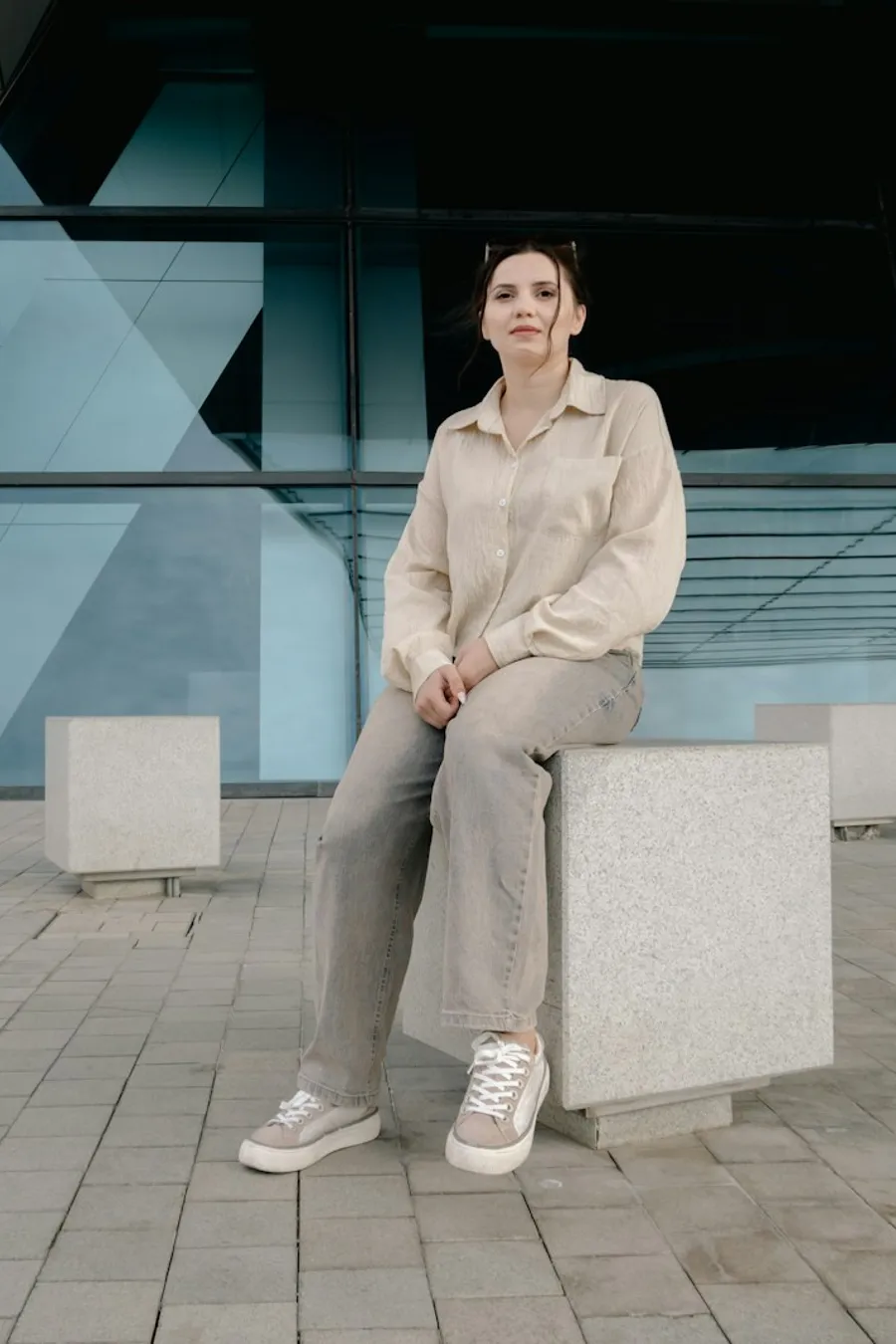 Camisa oversize de lino sobre pantalón ancho