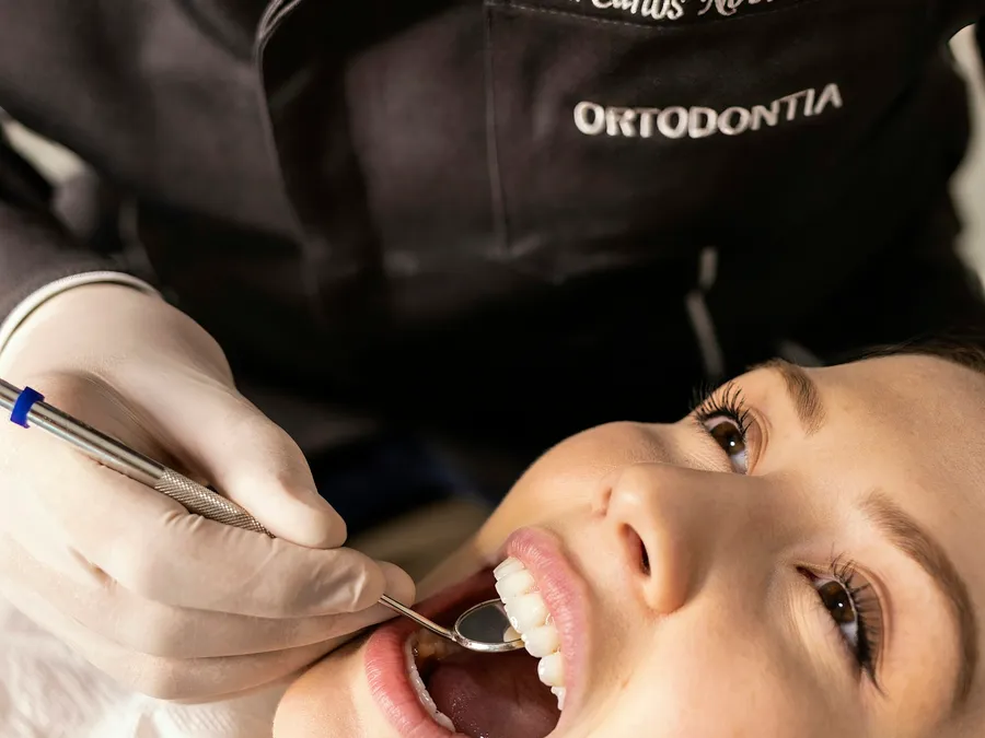 Revisión dental con espejo intraoral