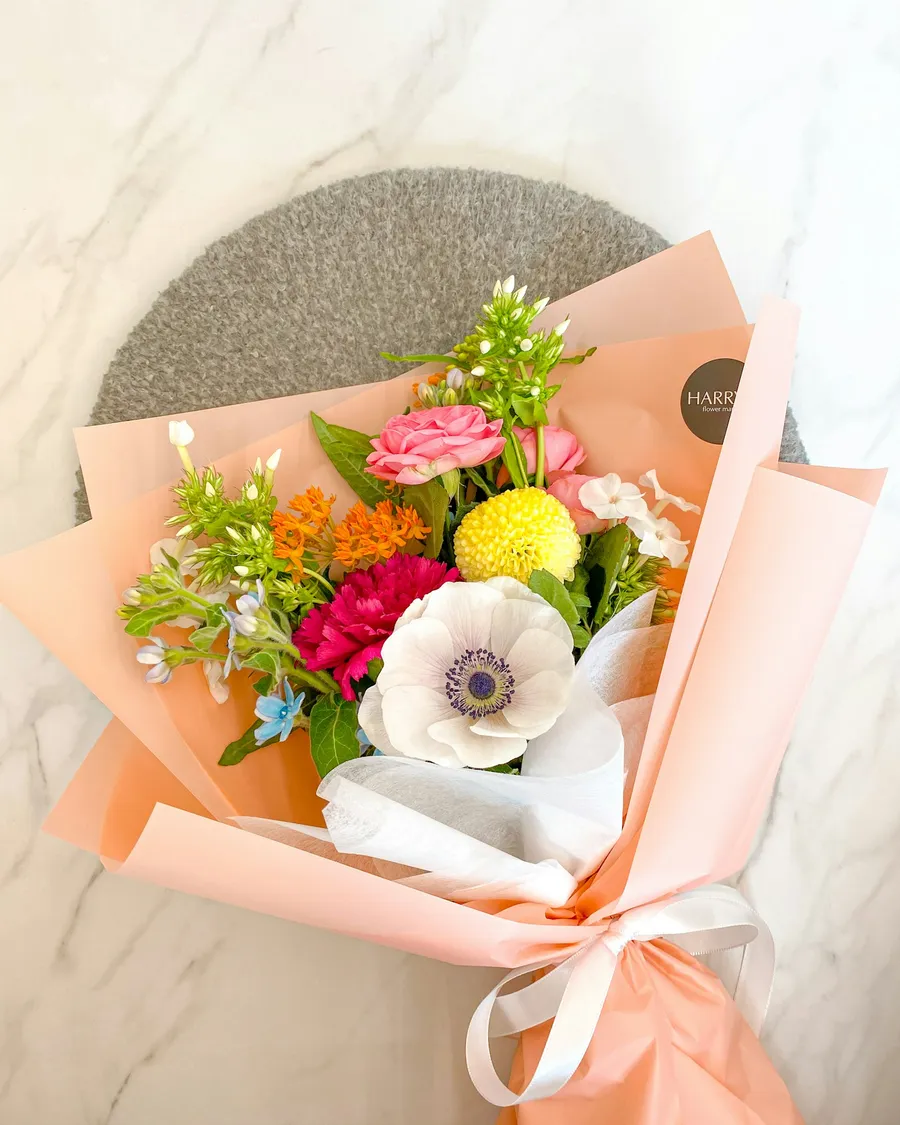 Ramo silvestre con flores de temporada