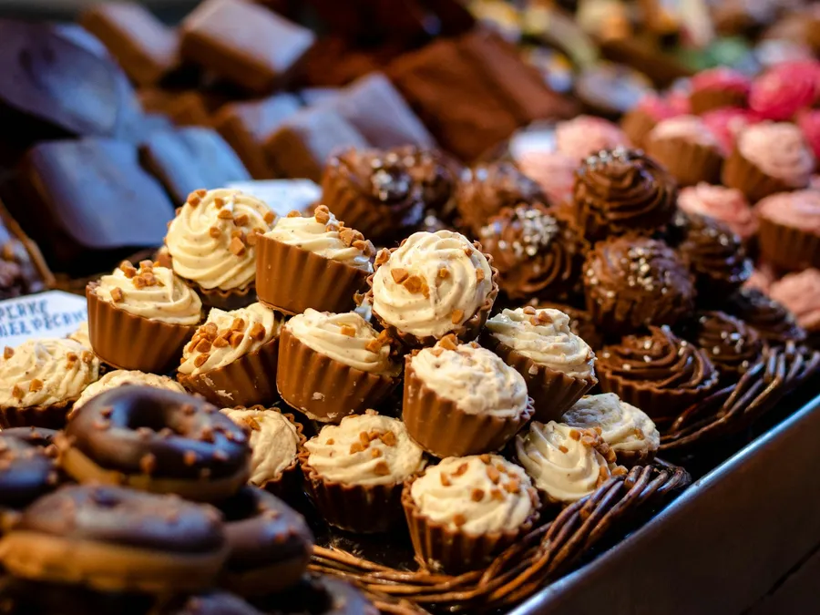Panes dulces y cupcakes surtidos